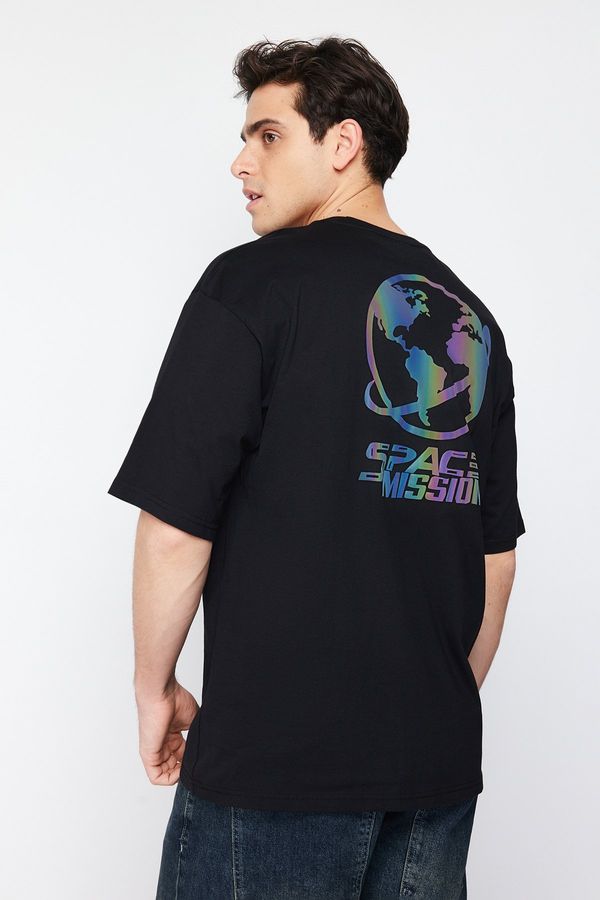 Trendyol Trendyol Black Oversize/Wide Cut 100% Cotton Back Galaxy Hologram Printed T-shirt
