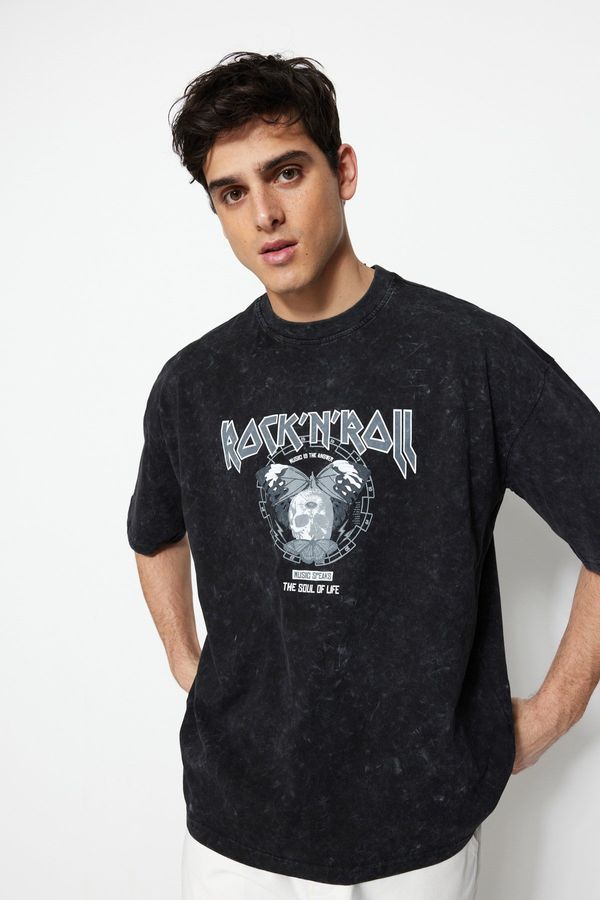 Trendyol Trendyol Black Oversize/Wide-Fit Weathered/Faded Effect Rock Print 100% Cotton T-Shirt