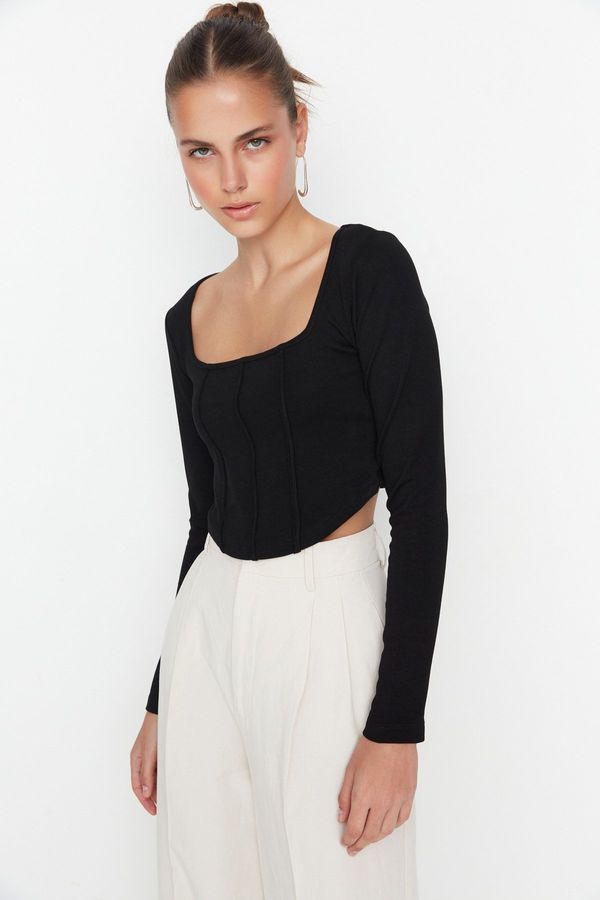 Trendyol Trendyol Black Piping Detail Square Collar Fitted/Situated Crop Interlock Knit Blouse