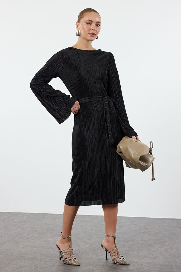 Trendyol Trendyol Black Premium Pleated Fabric Flare Sleeve Detailed A-Line Midi Knitted Dress