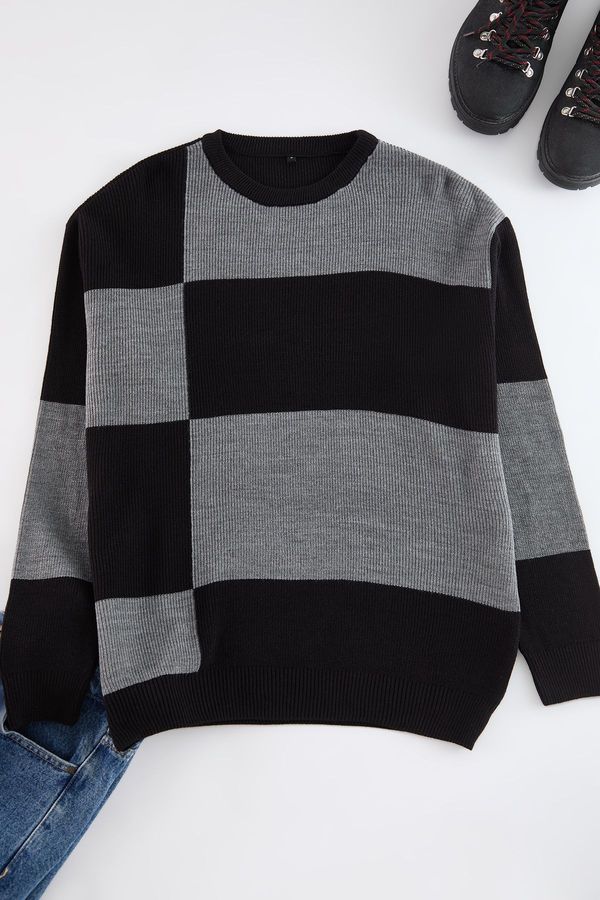 Trendyol Trendyol Black Regular Crew Neck Color Blocked Knitwear Sweater