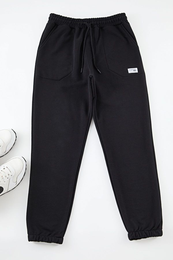 Trendyol Trendyol Black Regular Fit Label Appliqued Pocket Stitched Sweatpants