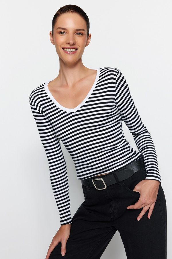 Trendyol Trendyol Black Striped Ribbed V-Neck Fitted/Simple Long Sleeve Crop Stretch Knitted Blouse