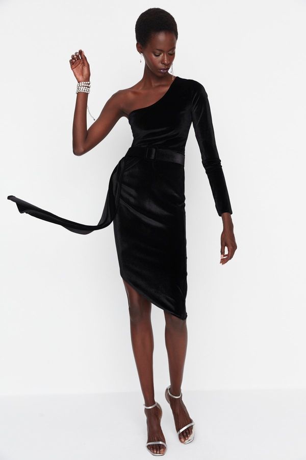Trendyol Trendyol Black Velvet Evening Dress With Belt Detailed