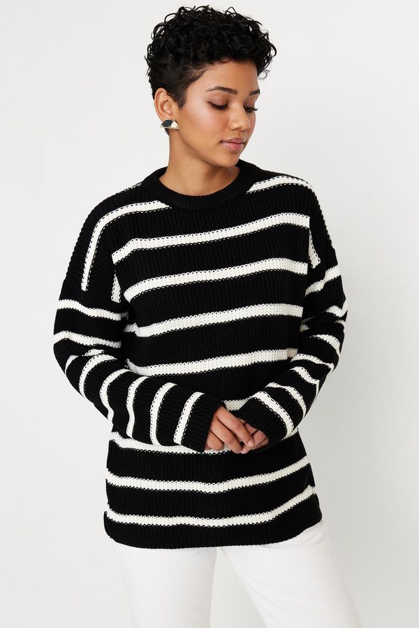 Trendyol Trendyol Black Wide-Fit Knitwear Sweater