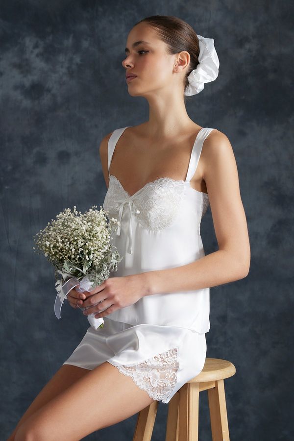 Trendyol Trendyol Bridal White Lace Detailed Buckle Gift Satin Woven Pajamas Set