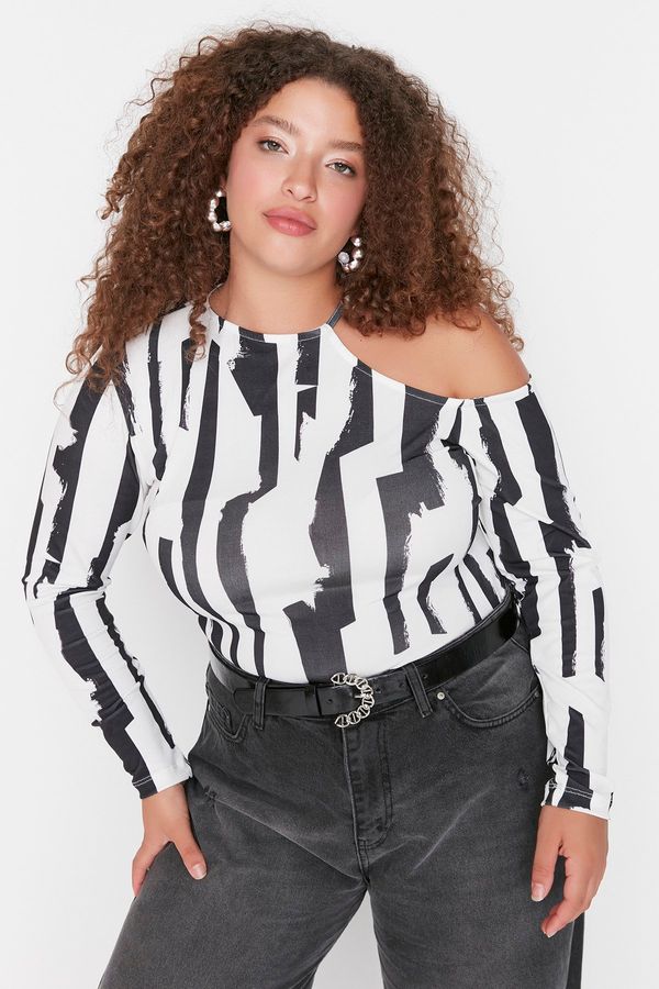 Trendyol Trendyol Curve Black Fitted Cut-out Detailed Patterned Knitted Patterned Blouse