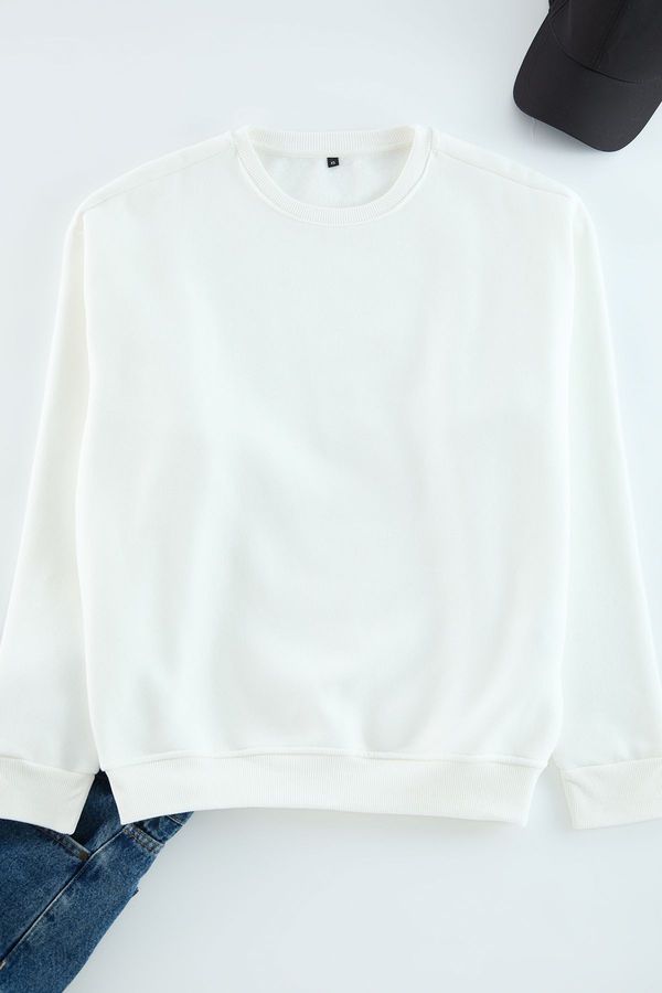 Trendyol Trendyol Ecru Oversize/Wide Cut Cotton Basic Thick Sweatshirt with Fleece Inside