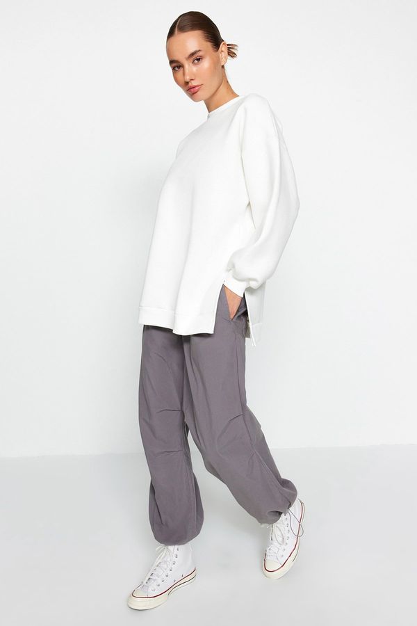 Trendyol Trendyol Ecru Oversize/Wide fit with slits. Thick Fleece Inside Knitted Sweatshirt
