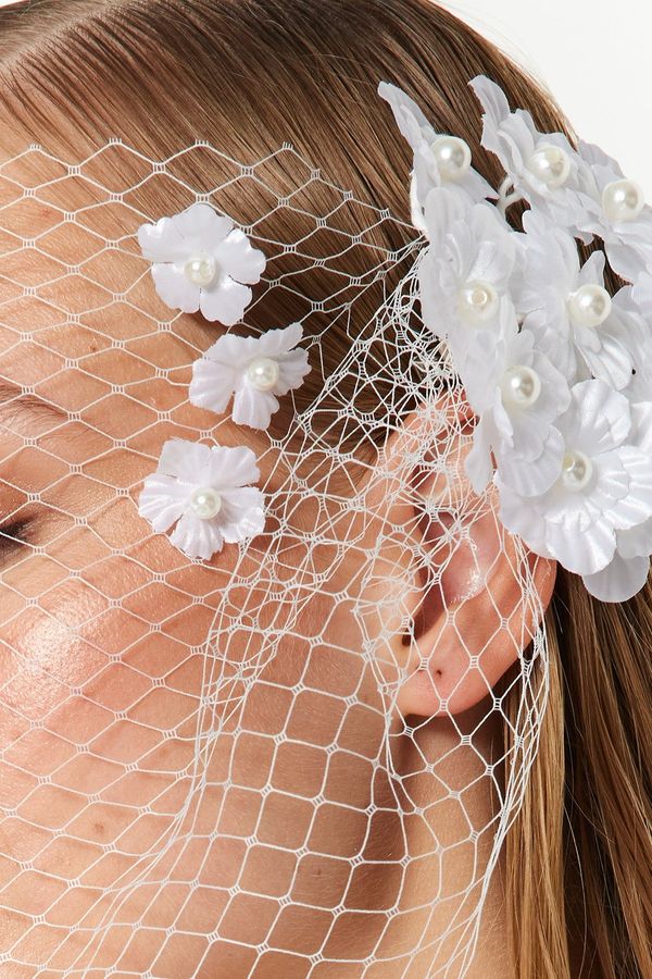 Trendyol Trendyol Ecru Pearl Flower Detailed Bridal Hair Accessory