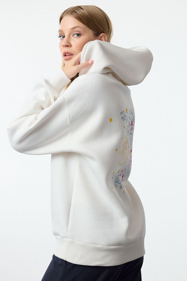 Trendyol Trendyol Ecru Thick Inside Fleece Hooded Printed Oversize/Wide Fit Knitted Sweatshirt