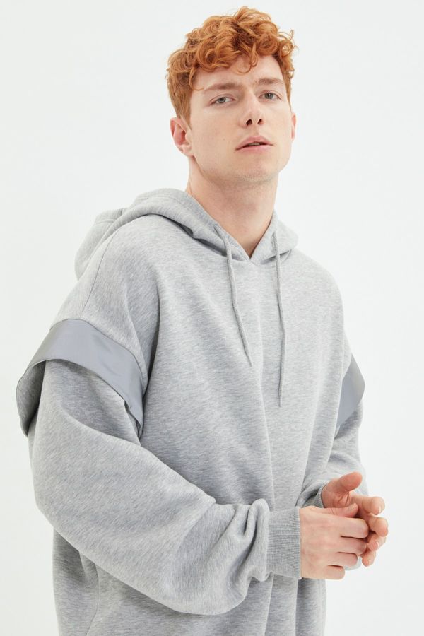 Trendyol Trendyol Gray Oversize/Wide-Fit Hooded Reflective Detail Fleece Inside Sweatshirt