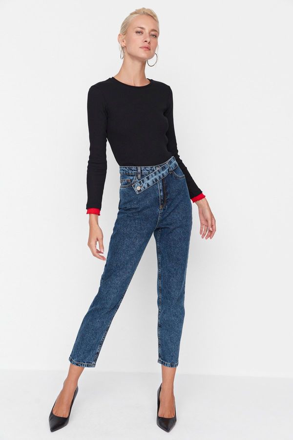Trendyol Trendyol High Waist Mom Jeans with Navy Blue Waist Detail