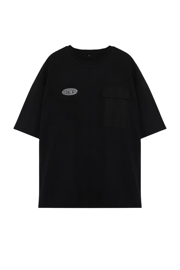 Trendyol Trendyol Large Size Black Oversize Pocket Detailed Printed 100% Cotton Comfortable T-Shirt