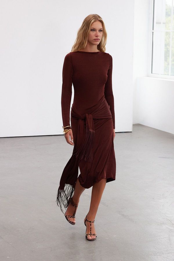 Trendyol Trendyol Limited Edition Brown Tassel Detailed Buzzy Stretch Midi Knitted Dress