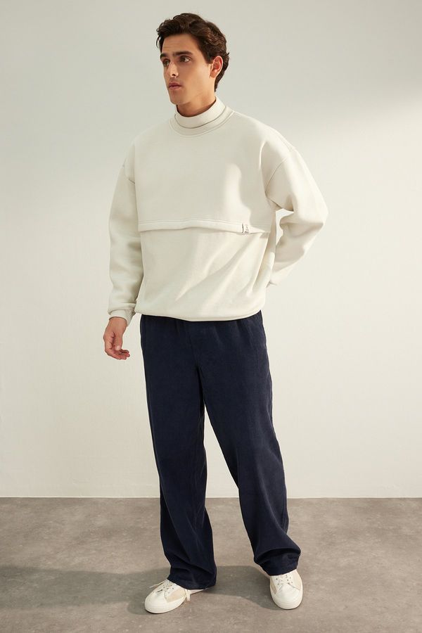 Trendyol Trendyol Limited Edition Stone Oversize/Wide-Fit Labeled Fleece Filled Sweatshirt