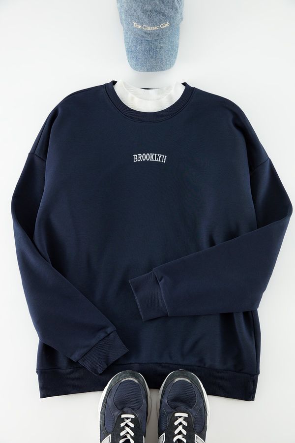 Trendyol Trendyol Navy Blue Oversize/Wide Cut Brooklyn City Text Embroidered Thick Cotton Sweatshirt
