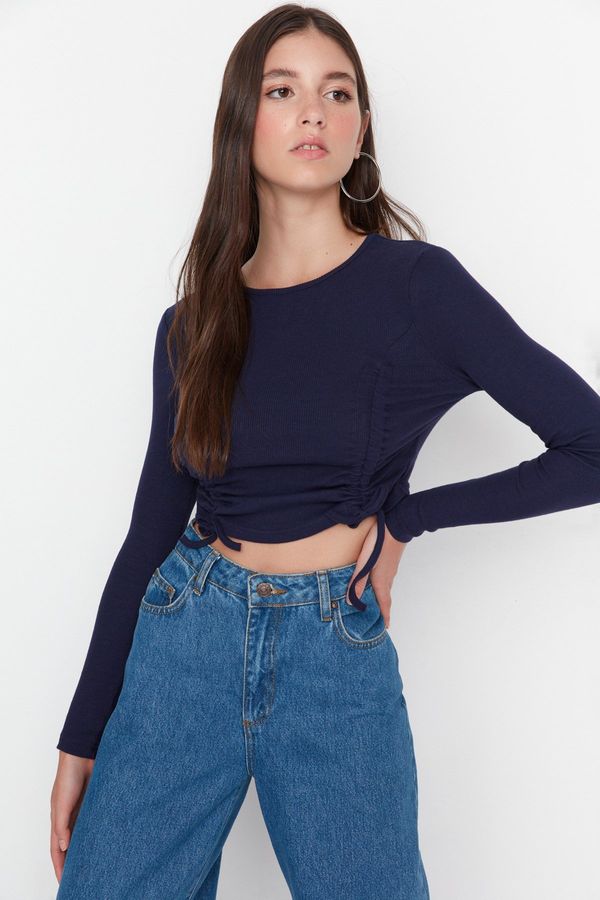 Trendyol Trendyol Navy Blue Shirred Detailed Fitted Crop Crew Neck Ribbed Cotton Stretch Knit Blouse