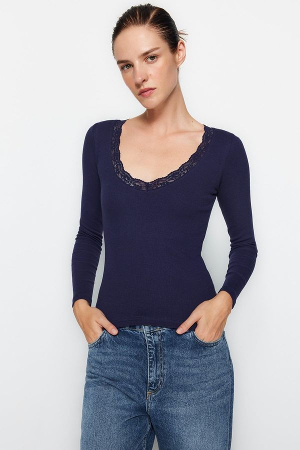 Trendyol Trendyol Navy Blue V-Neck Lace Detail Ribbed Fitted/Situated Cotton Stretch Knit Blouse