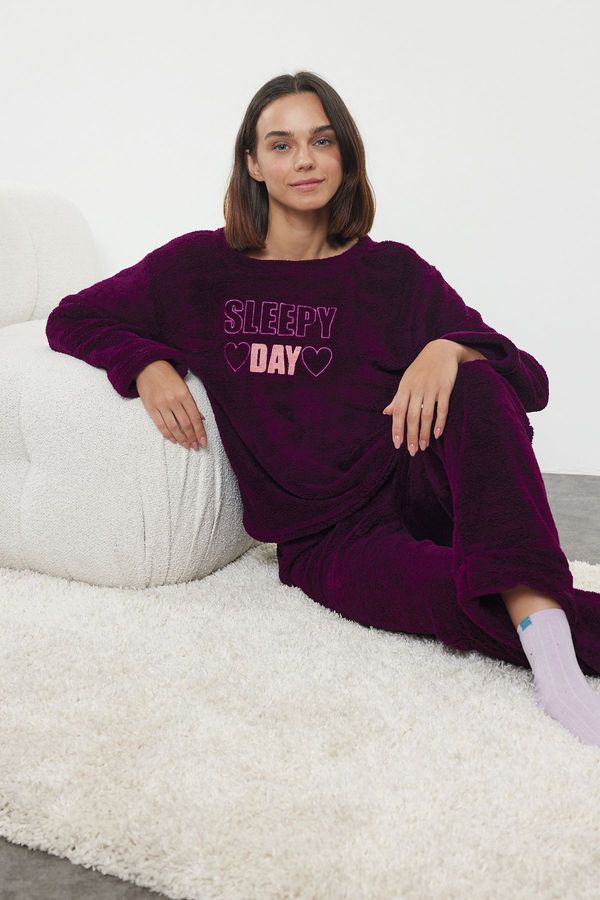 Trendyol Trendyol Wellsoft Knitted Pajama Set with Plum Slogan and Heart