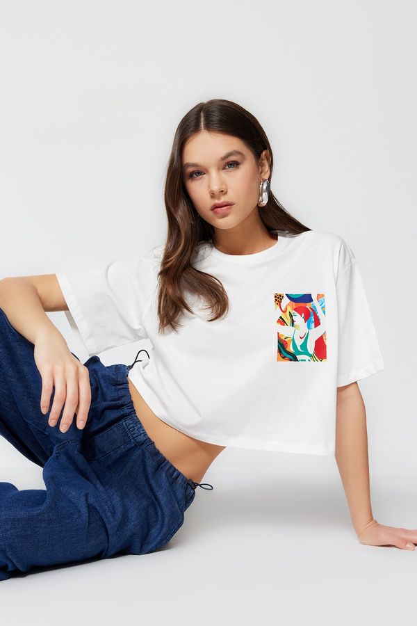 Trendyol Trendyol White 100% Cotton Printed Relaxed/Wide Relaxed Cut Crop Crew Neck Knitted T-Shirt