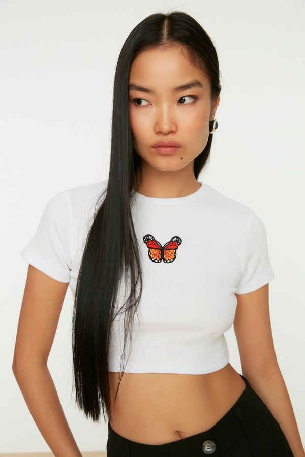 Trendyol Trendyol White Butterfly Embroidered Fitted/Simple Crop Crew Neck Knitted T-Shirt