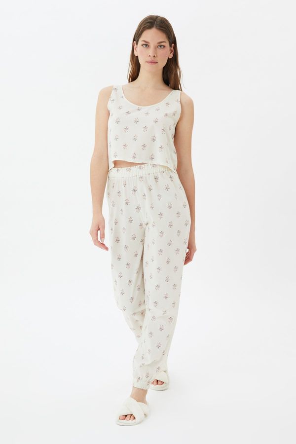 Trendyol Trendyol White Floral Pattern Woven Pajamas Set