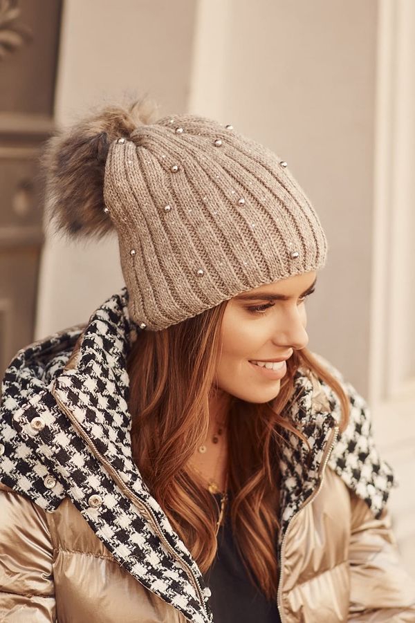 FASARDI Warm beanie with beads and cappuccino pompom