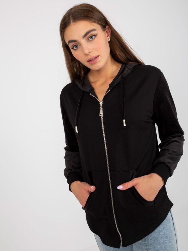 Fashionhunters Women's black zippered hoodie