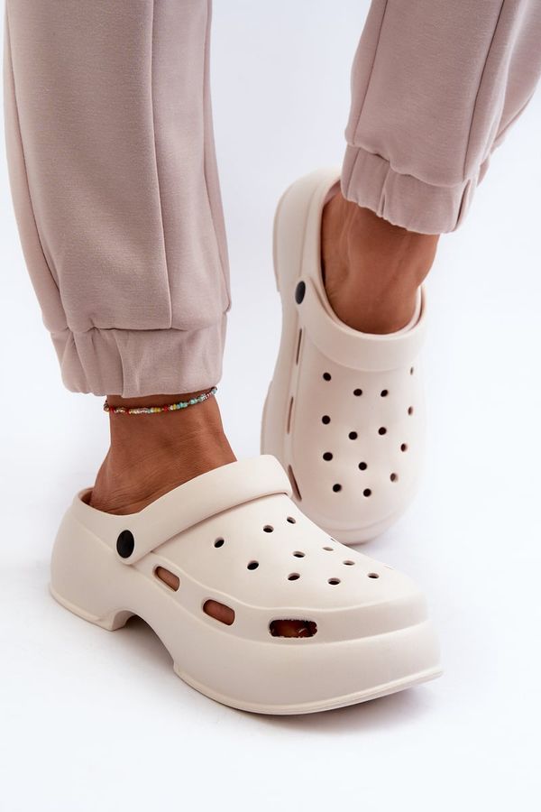 Kesi Women's foam slippers with solid soles white Danollia