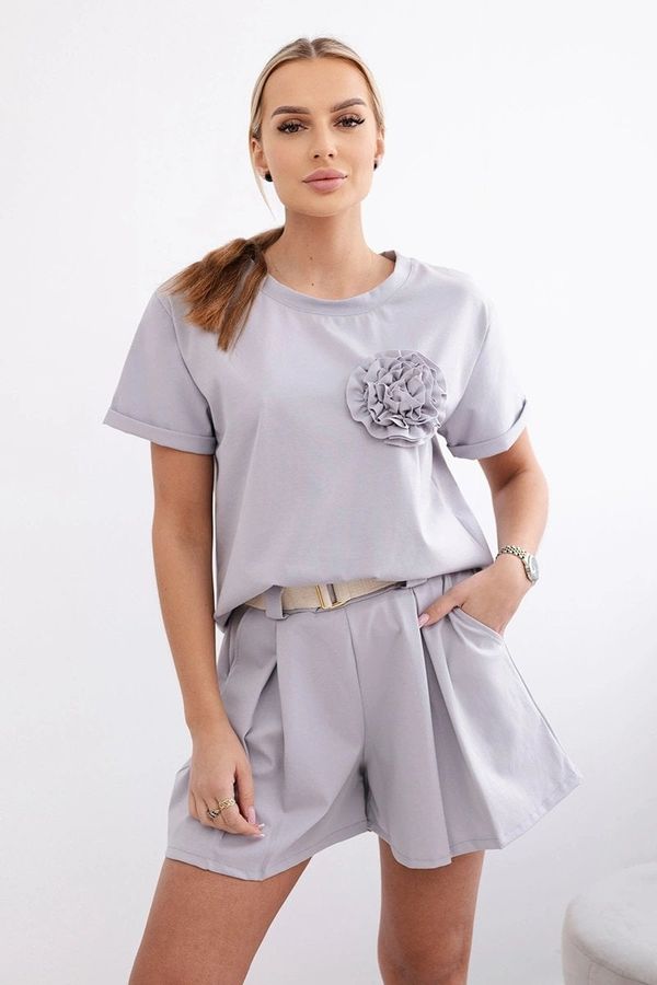 Kesi Women's set with decorative floral blouse + shorts - light gray