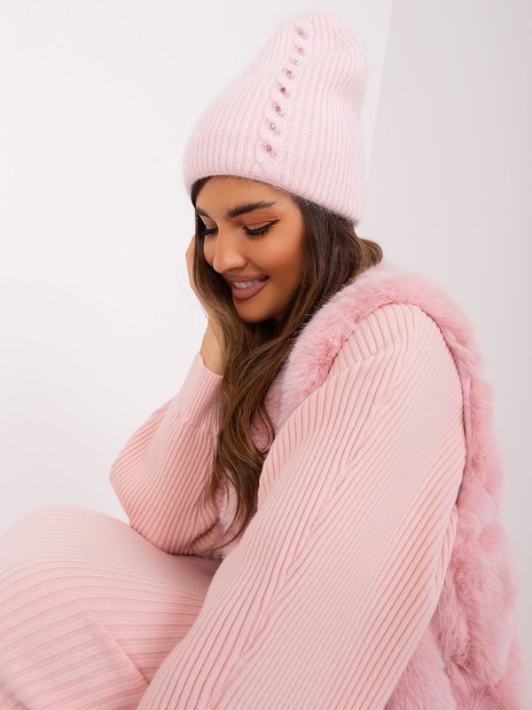 Fashionhunters Women's winter hat in light pink color