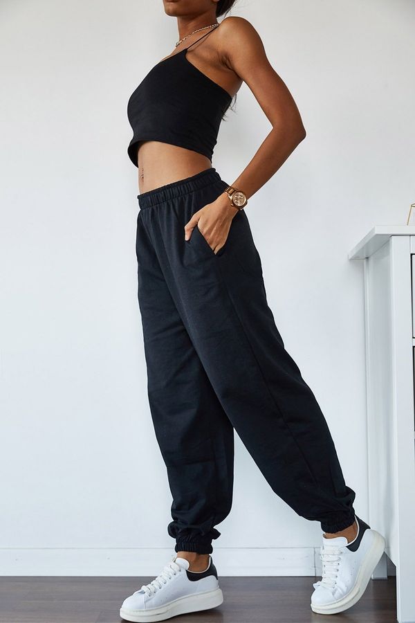 XHAN XHAN Women's High Waist Legs Lasik Oversized & Wide-Cut Sweatpants