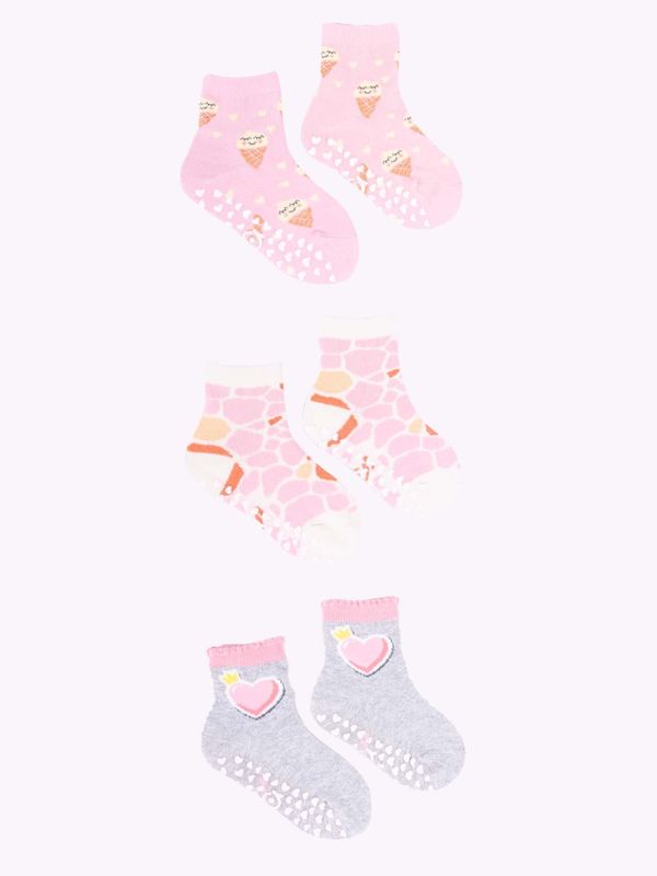 Yoclub Yoclub Kids's Girls' Cotton Socks Anti Slip ABS Patterns Colours 3-pack SKA-0109G-AA3A-004