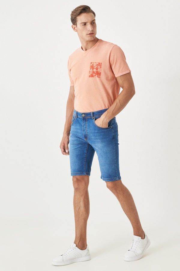 AC&Co / Altınyıldız Classics AC&Co / Altınyıldız Classics Men's Blue Comfort Fit Comfortable Cut, 5 Pockets Flexible Denim Jeans Shorts.