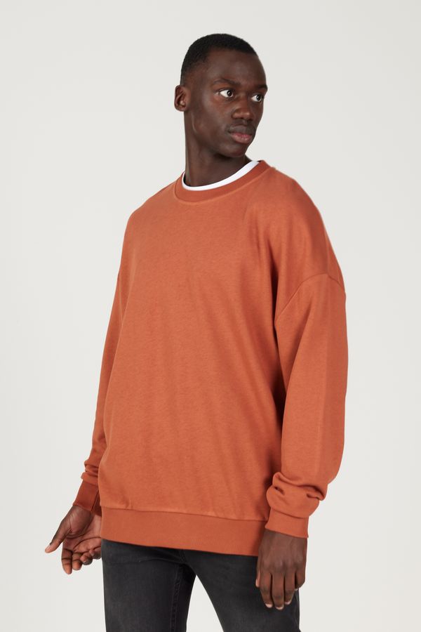 AC&Co / Altınyıldız Classics AC&Co / Altınyıldız Classics Men's Light Brown Oversize Wide Cut 3 Thread Crew Neck Cotton Sweatshirt