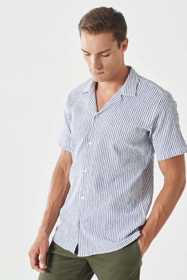 AC&Co / Altınyıldız Classics AC&Co / Altınyıldız Classics Men's White-navy Blue Comfort Fit Comfy Cut Monocollar See-through Striped Shirt.
