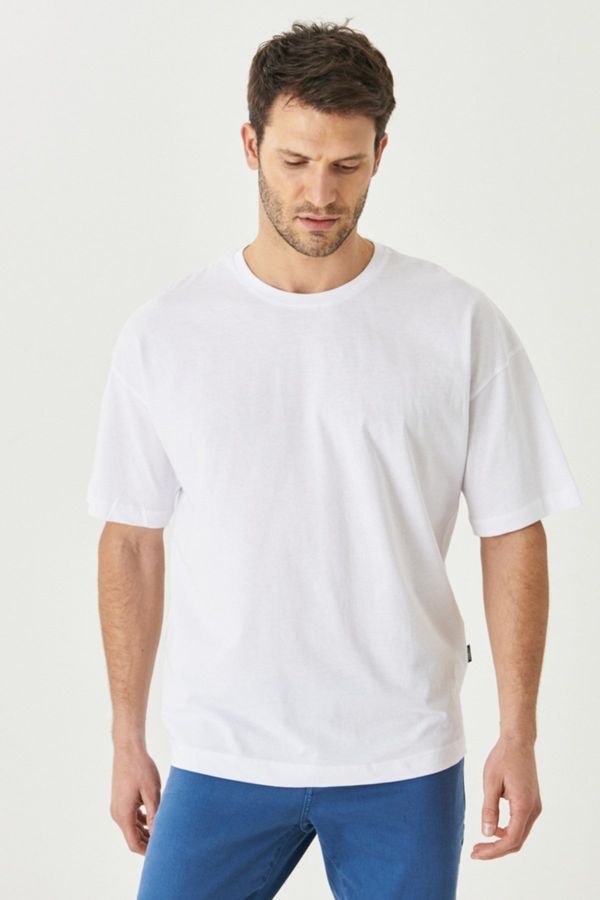AC&Co / Altınyıldız Classics AC&Co / Altınyıldız Classics Men's White Oversized Loose Fit, Crew Neck 100% Cotton T-Shirt.
