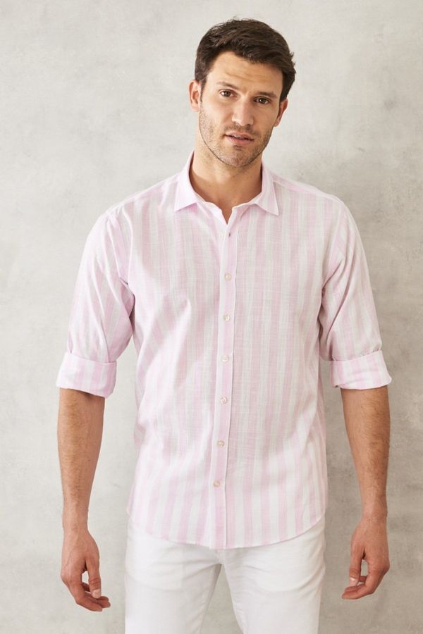 AC&Co / Altınyıldız Classics AC&Co / Altınyıldız Classics Men's White-Pink Comfort Fit Comfy Cut 100% Cotton Classic Collar Shirt.