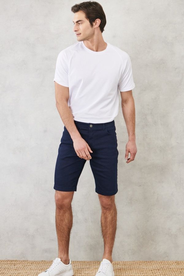 ALTINYILDIZ CLASSICS ALTINYILDIZ CLASSICS Men's Navy Blue Slim Fit Slim Fit Diagonal Patterned 5 Pocket Flexible Shorts.