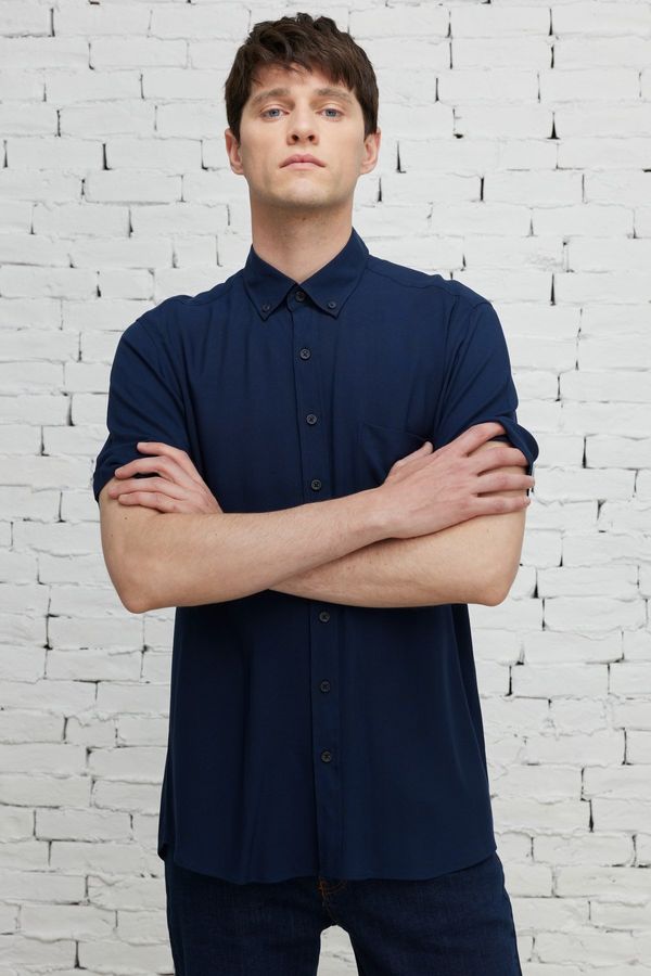 ALTINYILDIZ CLASSICS ALTINYILDIZ CLASSICS Men's Navy Blue Slim Fit Slim Fit Shirt with Buttons and Pocket Short Sleeved Shirt.