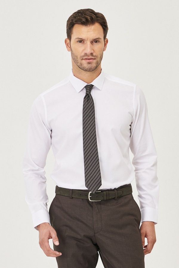 ALTINYILDIZ CLASSICS ALTINYILDIZ CLASSICS Men's White Non-iron Non-iron Slim Fit Slim Fit 100% Cotton Dobby Shirt.