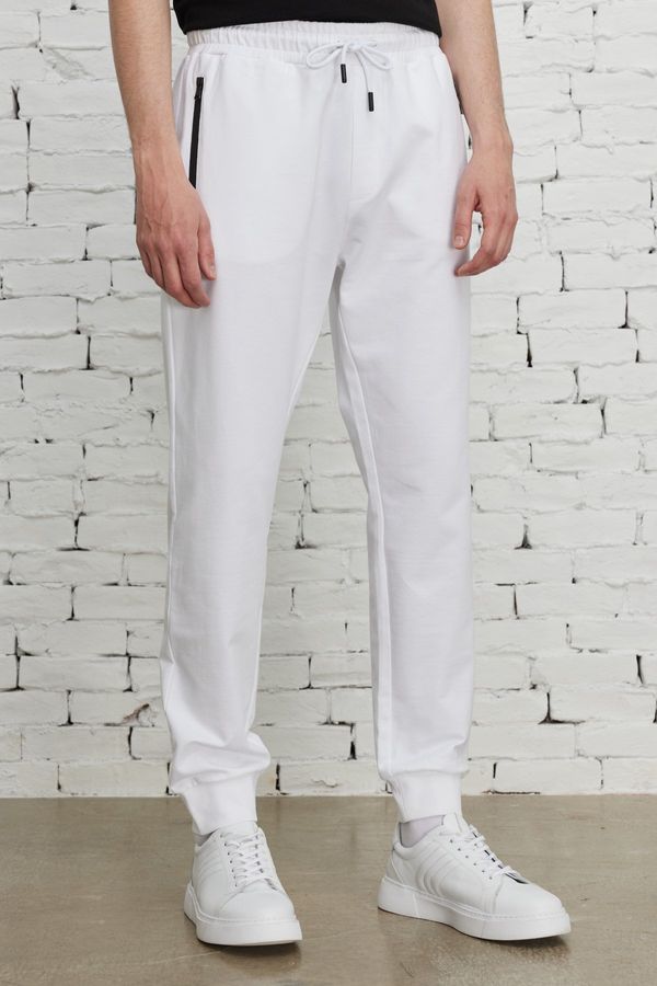 ALTINYILDIZ CLASSICS ALTINYILDIZ CLASSICS Men's White Standard Fit Regular Cut Sweatpants.