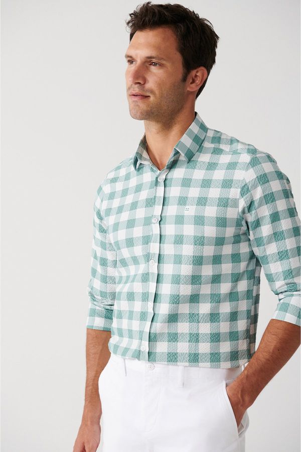 Avva Avva Men's Green Easy-Iron Button Collar Plaid Lycra Cotton Standard Fit Regular Cut Shirt