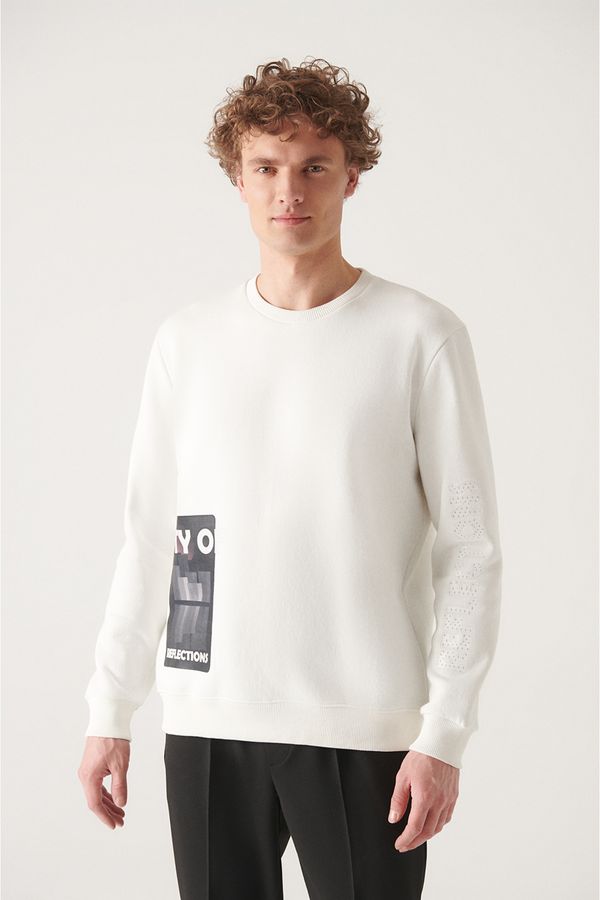 Avva Avva Men's White Crew Neck Hologram 3 Thread Fleece Inside Standard Fit Regular Cut Sweatshirt