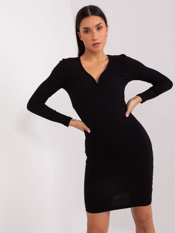 Fashionhunters BASIC FEEL GOOD Black dress with a padded neckline