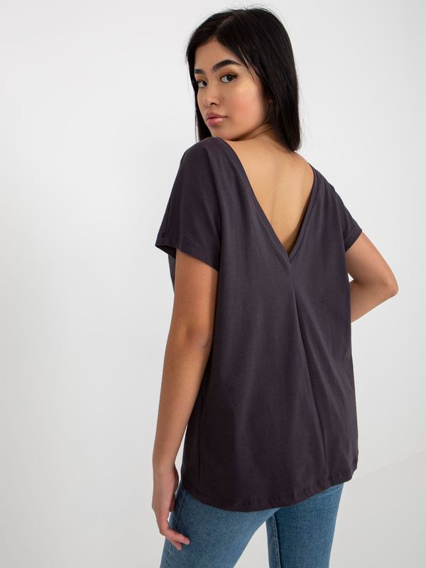 Fashionhunters Basic graphite T-shirt with neckline by Fire