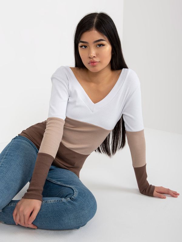 Fashionhunters Basic white and brown ribbed blouse from RUE PARIS