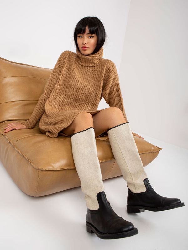 Fashionhunters Beige long turtleneck Daventry RUE PARIS