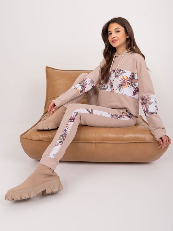 Fashionhunters Beige women's tracksuit with print